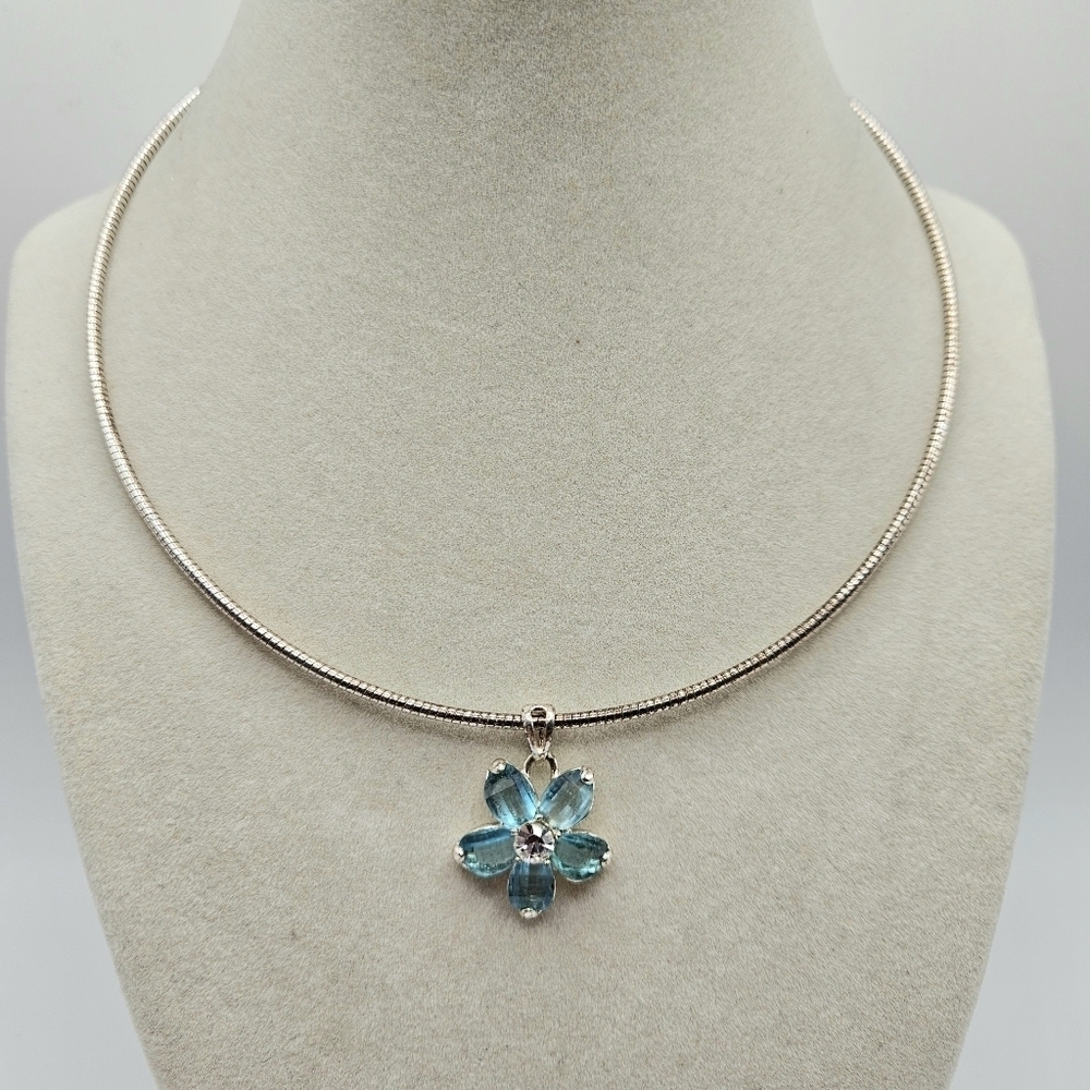 VINTAGE Avon Silver Tone Blue Rhinestone Flower Pendant Choker Necklace Signed